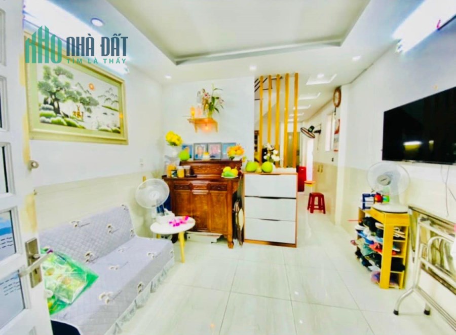 TRUNG T M Q5 - SÁT MẶT TIỀN - CHỦ GẤP BÁN- 36m2 - 3 Tấm - 3.6 x 10 - Quá Rẻ 3.8 tỷ