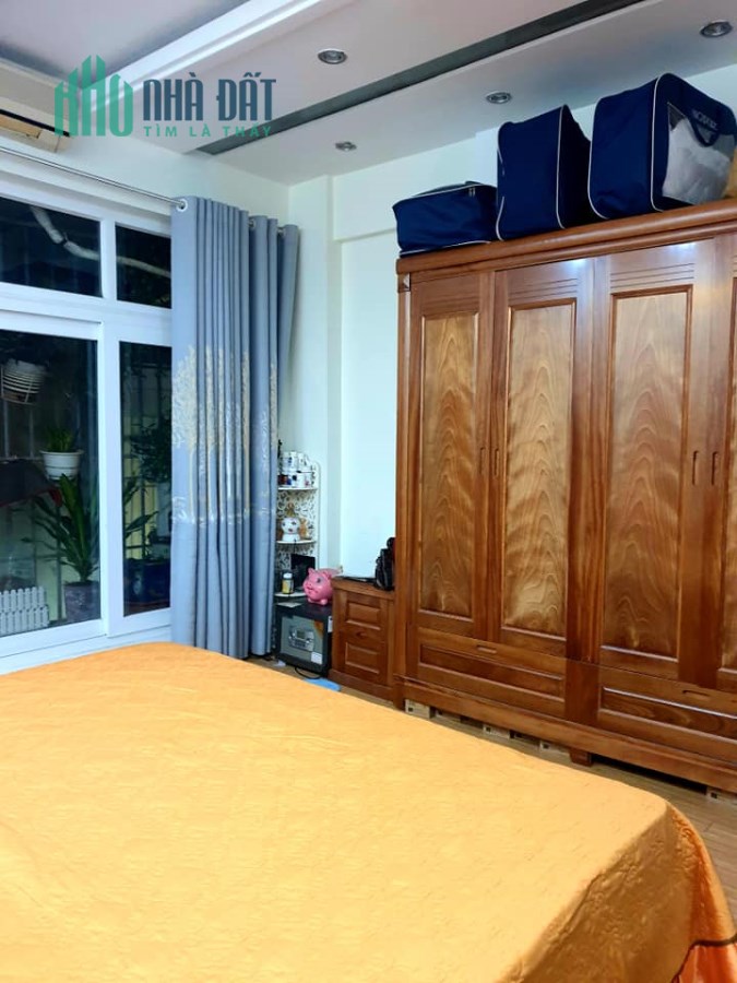 Bán nhà  Phan Kế Bính, Ba Đình, 40 m, 5 tầng, MT 4m, nhà đẹp  ở  luôn, giá bán 6 tỷ