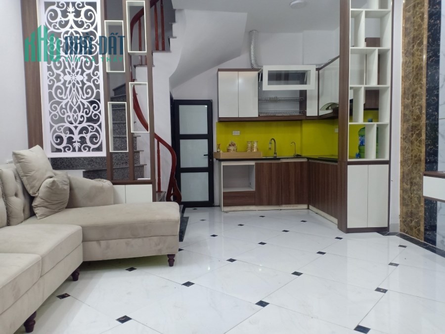Bán nhà Ngọc Lâm, Ôtô đỗ cổng, 36Mx5T chỉ 4 tỷ LH 0868.246.333