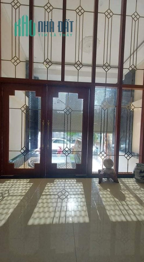 Bán nhà mặt phố Hàng Giấy, Q.Hoàn Kiếm 280m2, mặt tiền 7m, vỉa hè rộng, kinh doanh.