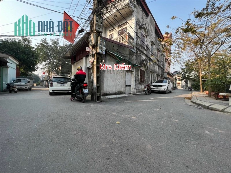 Giá 2 tỷ 610. Mrs Diễm cần bán 45m đât lô góc sát chợ thôn Xuân Canh, Xã Xuân Canh, Đông