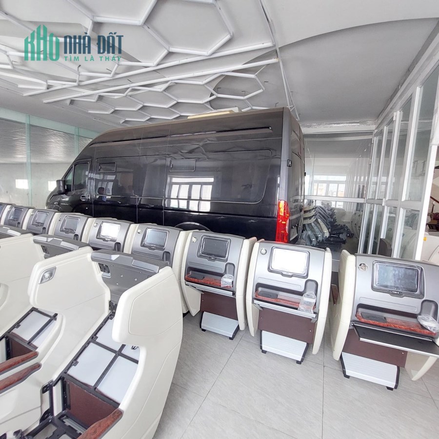 Tòa nhà mặt tiền đường 1000m2 3 tầng chắc chắn Kinh Doanh Siêu Đỉnh