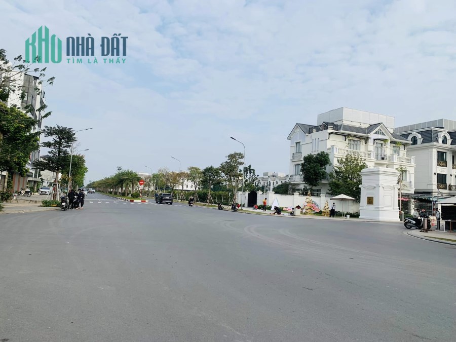 Bán Biệt Thự KĐT Việt Hưng, Kinh doanh, Lô góc. Diện tích: 214m2. Giá: 32 Tỷ