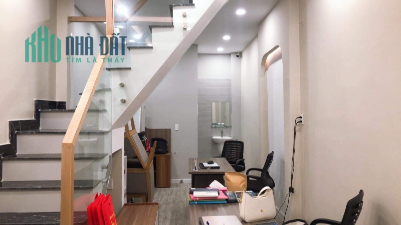 Bán nhà mới đẹp đường Nguyễn Thiện Thuật Quận 3 - Dọn vào ở ngay - gần 30m2 - giá chỉ 5 Tỷ TL