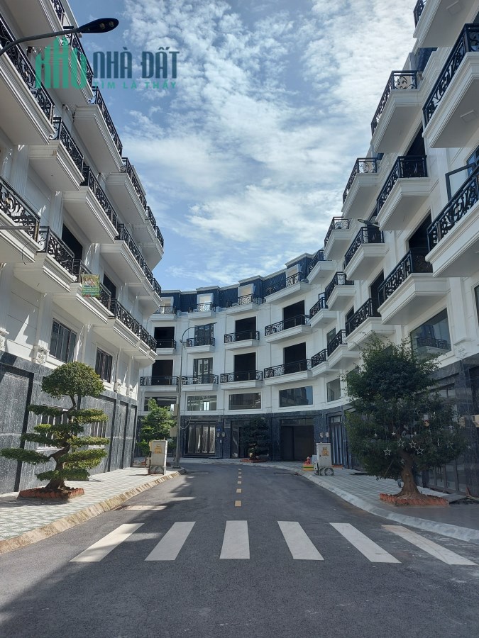 Nhà phố quận 12, sổ hồng riêng, khu an ninh 24/7