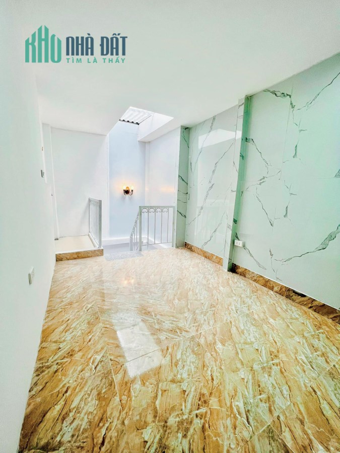 Hoàng Hoa Thám ,DT 15m2  ,4 tầng ,MT 2.1m ,Giá chào mới 1.9 tỷ Ba Đình