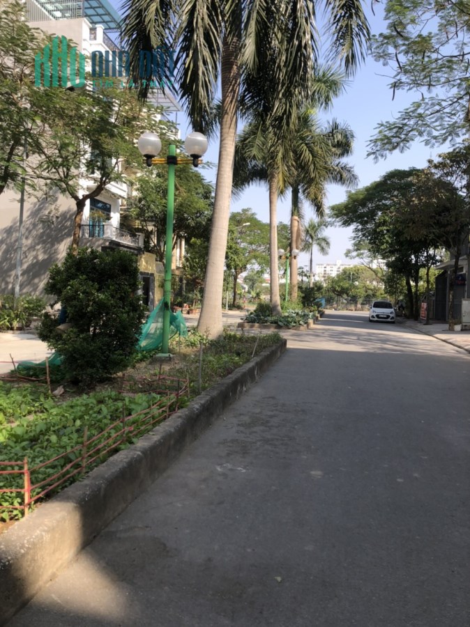 Cần bán gấp nhà phố Việt Hưng, 80 m2, 5T, TM, giá chỉ nhĩnh 13 tỷ.