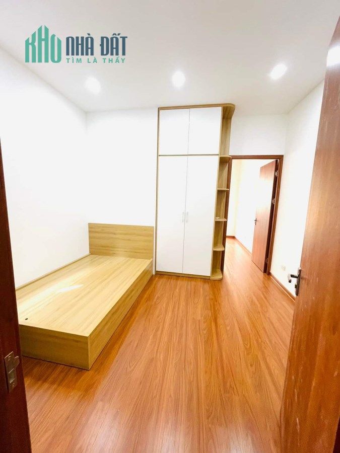 Cần bán nhà mặt phố Lê Hồng Phong, Ba Đình 50m2, 5 tầng, 16 tỷ.