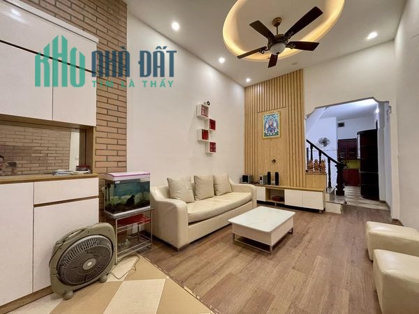 SIÊU HIẾM Quang Trung, LÔ GÓC 41m2, chỉ 4.x tỷ, cách ô tô tránh đúng 3 bước chân.LH Công 0931706698