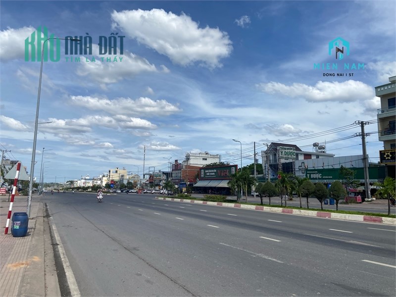 cho thuê nhà góc đẹp đường dt 9x22  Nhơn Trạch