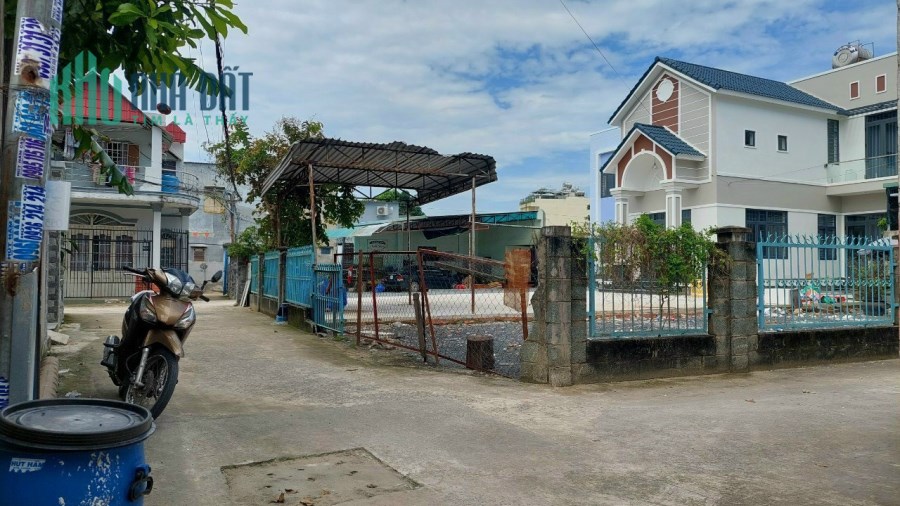 Đất trung tâm DĨ An, ngay chợ ngay đường thống nhất đang mở rộng 32m, sổ riêng