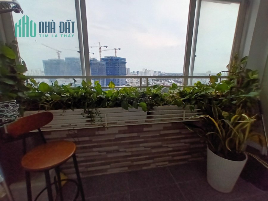 Cần bán CHCC Khánh Hội 2, Q.4, căn góc 100m2, 3Pn, 2WC, giá 4 tỷ