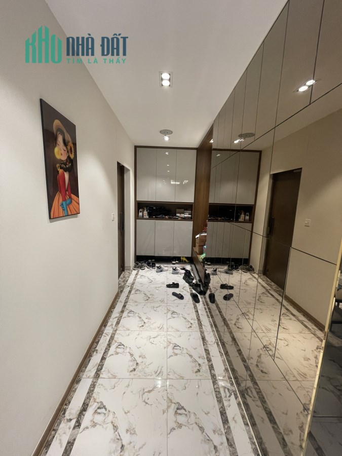 Bán 3 ngủ 139m2 full đồ siêu đẹp Hyundai hillstate hà đông