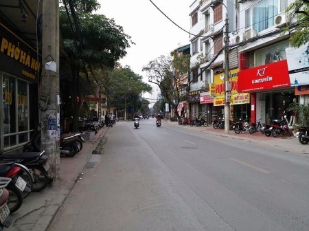 Hàng độc mùa bóng hơn 2 tỷ có 40m2*3T mặt phố Lãng Yên