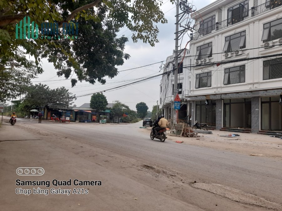 Đất mặt đường Võ Văn Kiệt