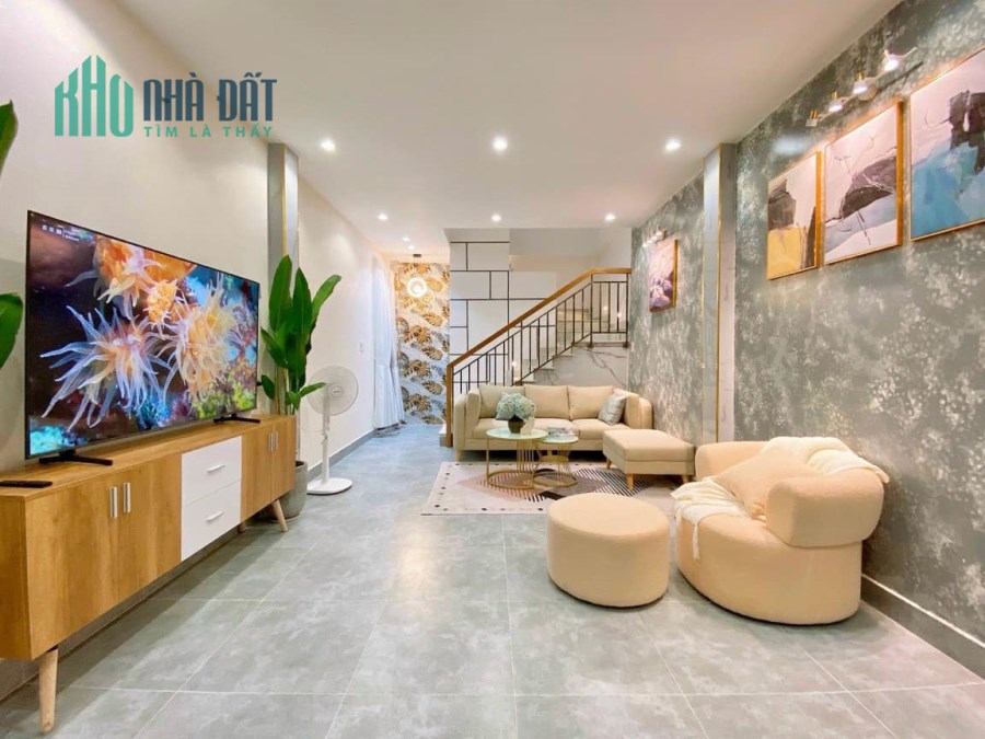 Kẹt tiền bán gấp nhà HXH Lê Quang Định, Bình Thạnh, 110m2, 4 tầng, chỉ 10 tỷ 500