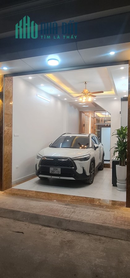 8 tỷ PLo ô tô vào nhà phố Nguyễn Tuân 4 tầng, nhà đẹp ở ngay.