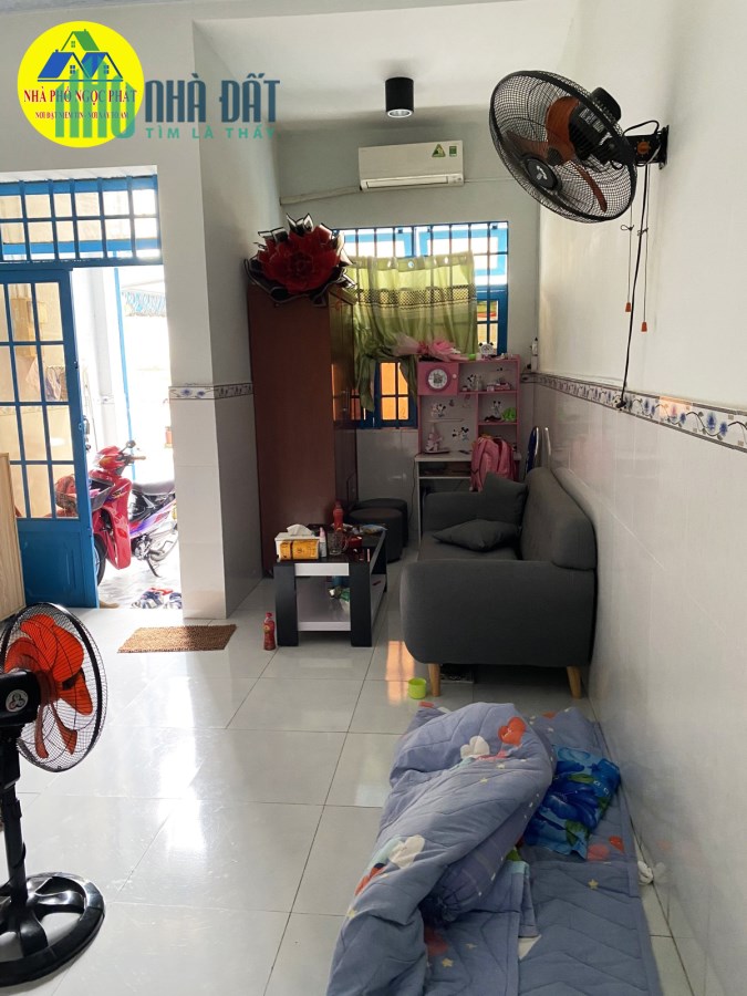 Bán nhà Quận 12, gần mặt tiền đường Nguyễn Văn Quá, 52M2, 2 Tầng BTCT, Chỉ 3 Tỷ 1