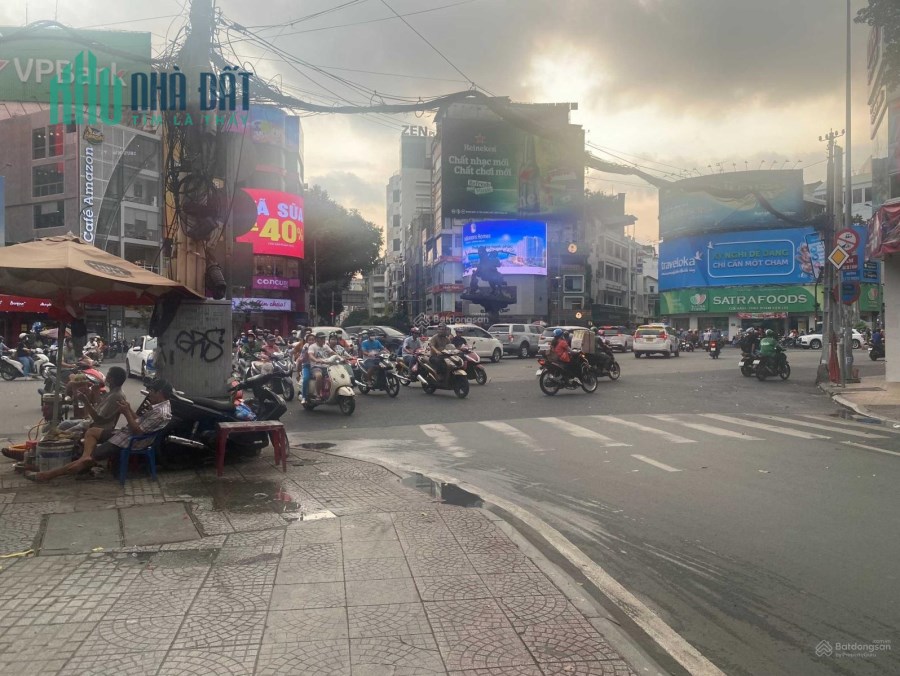 CHÍNH CHỦ BÁN LÔ ĐẤT LỚN  MẶT TIỀN  VỊ TRÍ TRUNG TÂM QUẬN 1 LÝ TỰ TRỌNG 375M2, XÂY ĐƯỢC  NHIỀU TẦNG
