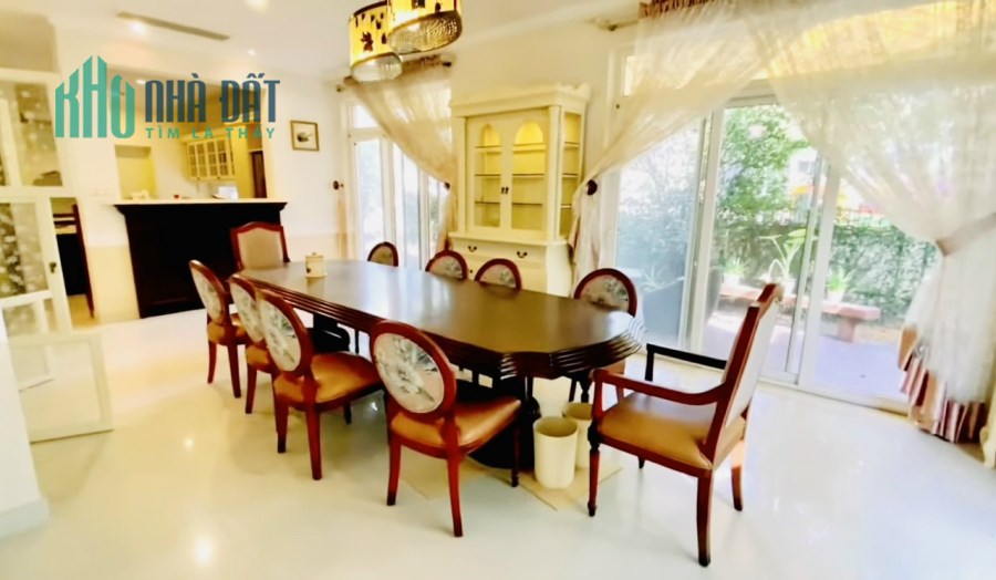 Biệt thự Phú Mỹ Hưng đủ nội thất, an ninh, 4 phòng ngủ cho thuê giá 30 triệu/tháng