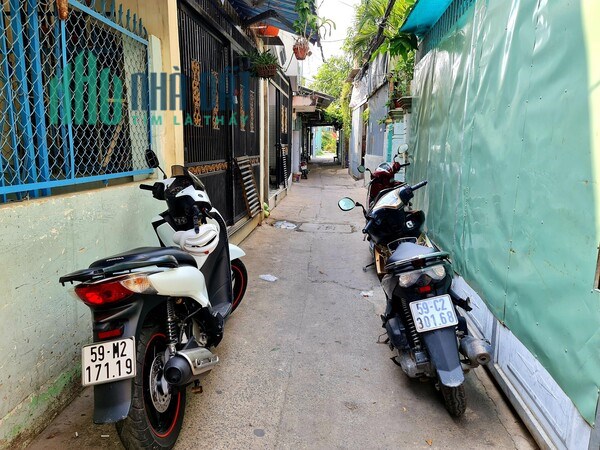 NHÀ đẹp sát mặt tiền đường HUỲNH TẤN PHÁT, kế bên khu đô thị PHÚ MỸ HƯNG, quận 7, giá NHỈNH 3 TỶ