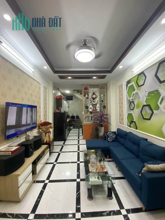 Bá gấp căn nhà phố Bát Khối, diện tích 30 m2, 4T, giá chỉ 2,65 tỷ.