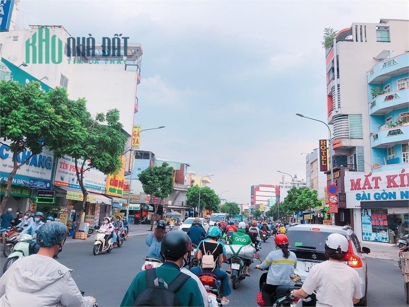 Bán nhà mặt tiền kinh doanh đường LÊ TRỌNG TẤN,DT:18x55m,sổ vuông vắn vị trí đẹp
