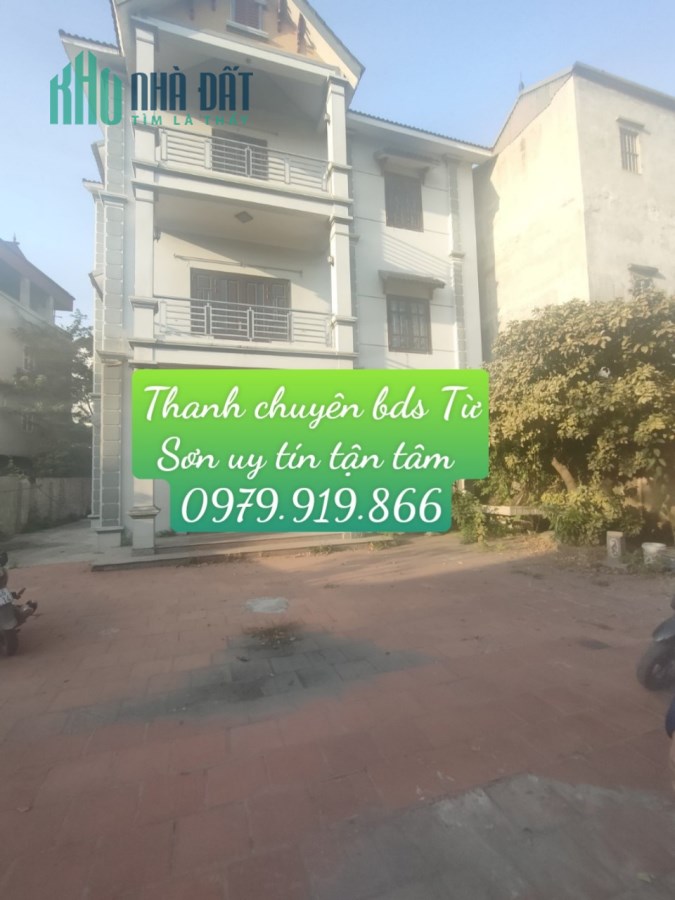 Bán đất tặng Biệt Thự  đẹp long lanh 

   Diện tích đất 400 m mặt tiền 15 m giá 12 triệu 1 m
