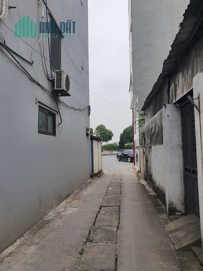 Cổ Linh, Long Biên - 32m2 gần cầu Vĩnh Tuy, oto đỗ cổng, chỉ 2.9 tỉ, ở luôn