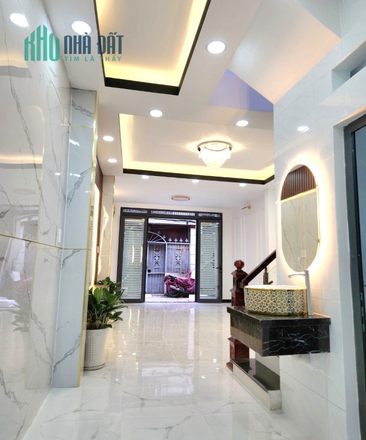 Nhà bán mới, đẹp, trống ở liền hẻm 314 Âu Dương Lân P3Q8