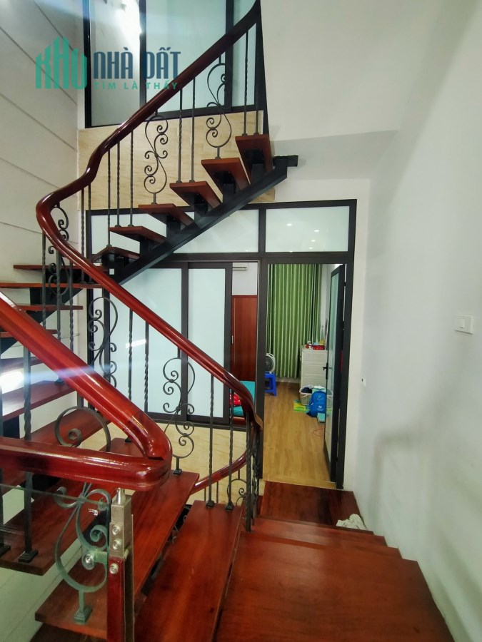 Bán nhà Phúc Lợi, ô tô, dt 40m, nhà 4 tầng, giá hơn 3 tỷ.