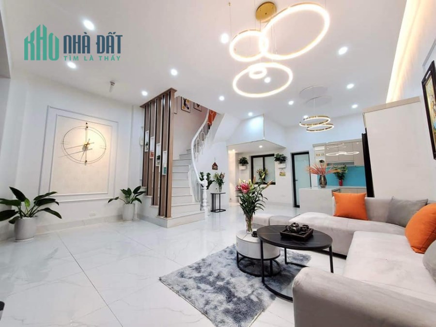 Bán nhà Tân Mai, 42m, Con đi du học, làm ăn phát đạt, nhỉnh 4 tỷ