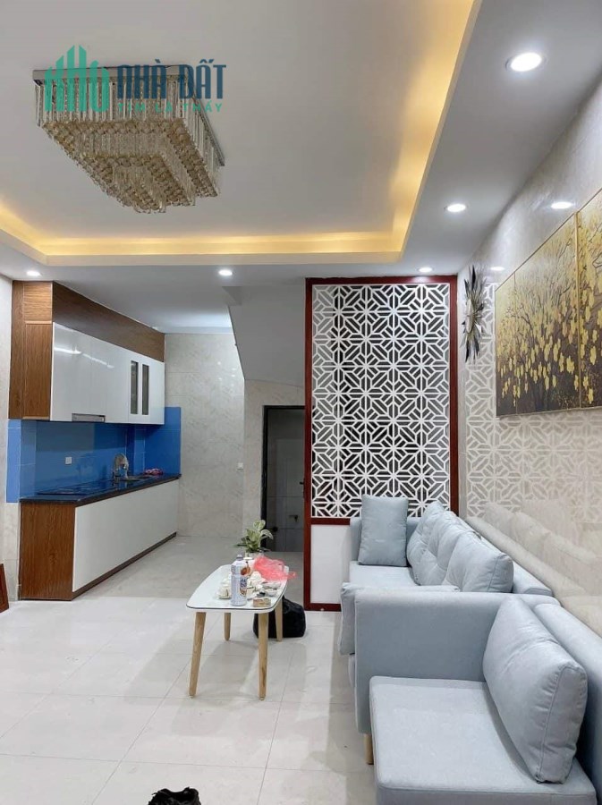 NHÀ ĐẸP - CẦU GIẤY 5T - Ô TÔ GẦN, NHỈNH 4 TỶ.