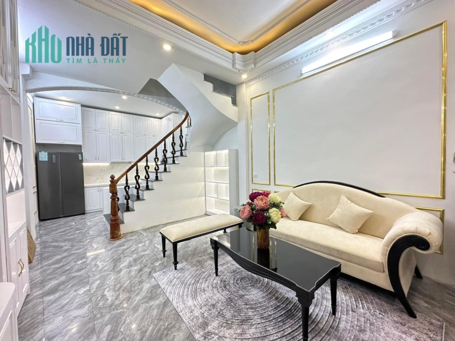 Bán nhà Tân Mai, 42m, Tặng full nội thất cao cấp, Nhỉnh 4 Tỷ