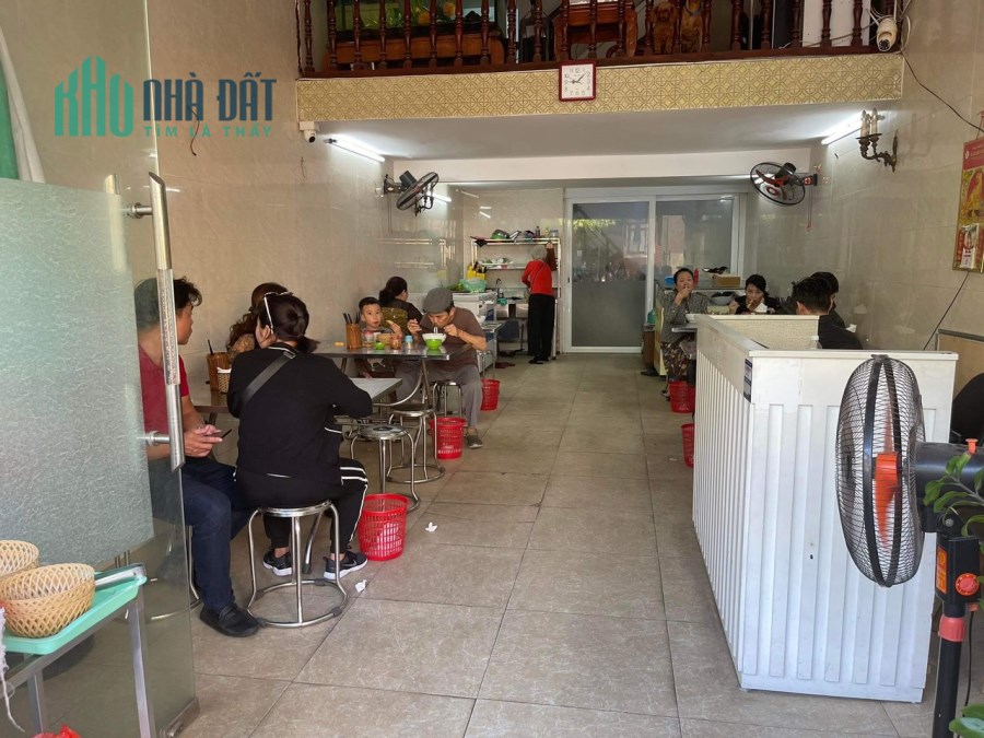 Sang nhượng quán phở tại ngõ 173 Hoàng Hoa Thám, Đội Cấn, phường Ngọc Hà, Quận Ba Đình, Hà Nội
