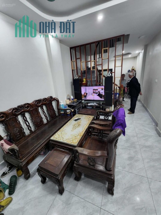 Bán nhà Tân Mai: 38m2 x 4T, nhà đẹp, 5m ra ô tô tránh, gần phố - 4,05 tỷ
