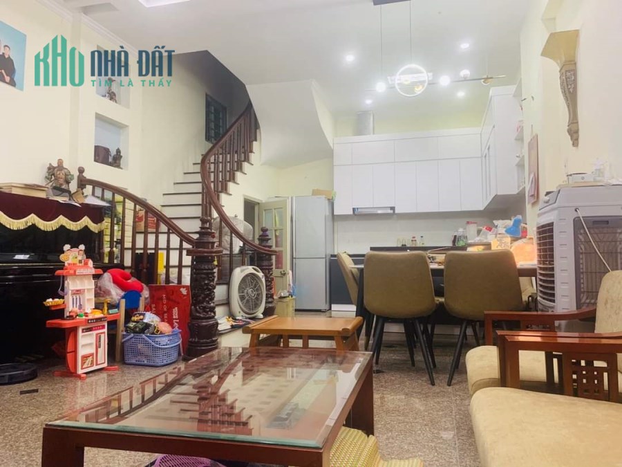 CHO THUÊ HỐT BẠC - Ô TÔ CÁCH NHÀ 3 BƯỚC CHÂN – KHU DÂN CƯ SẦM UẤT – MT: 5M, NHỈNH 6 TỶ
