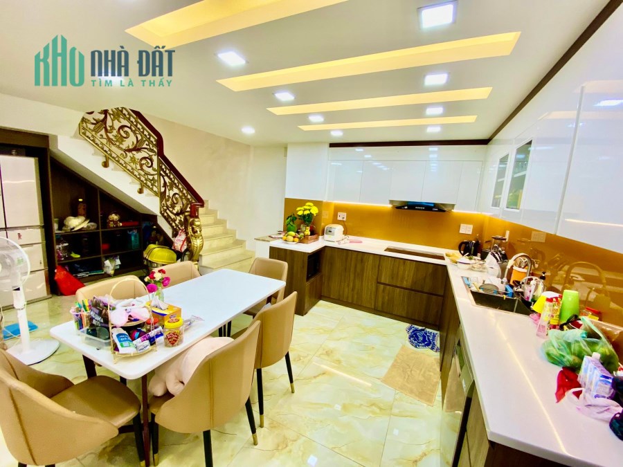 Bán Biệt thự Tân Phú-  120m2 -5 tầng  Gara – thang máy, kê bên Đầm Sen.