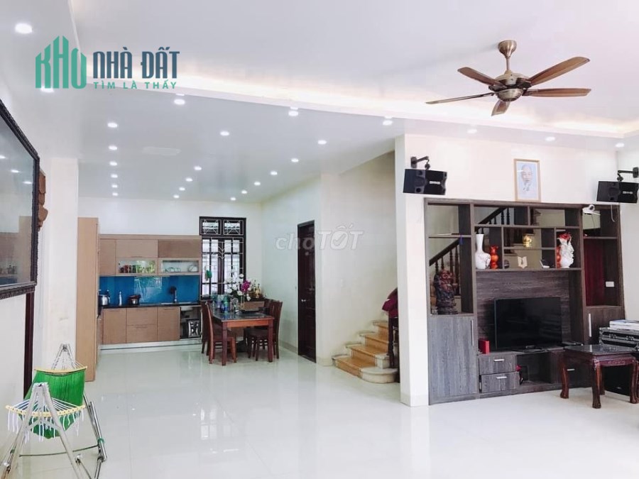 Cho thuê nhà phố Tư Đình, Dtich 300m xdung 120m x 4 tầng, MT 15m, 4pn, giá 18 triệu