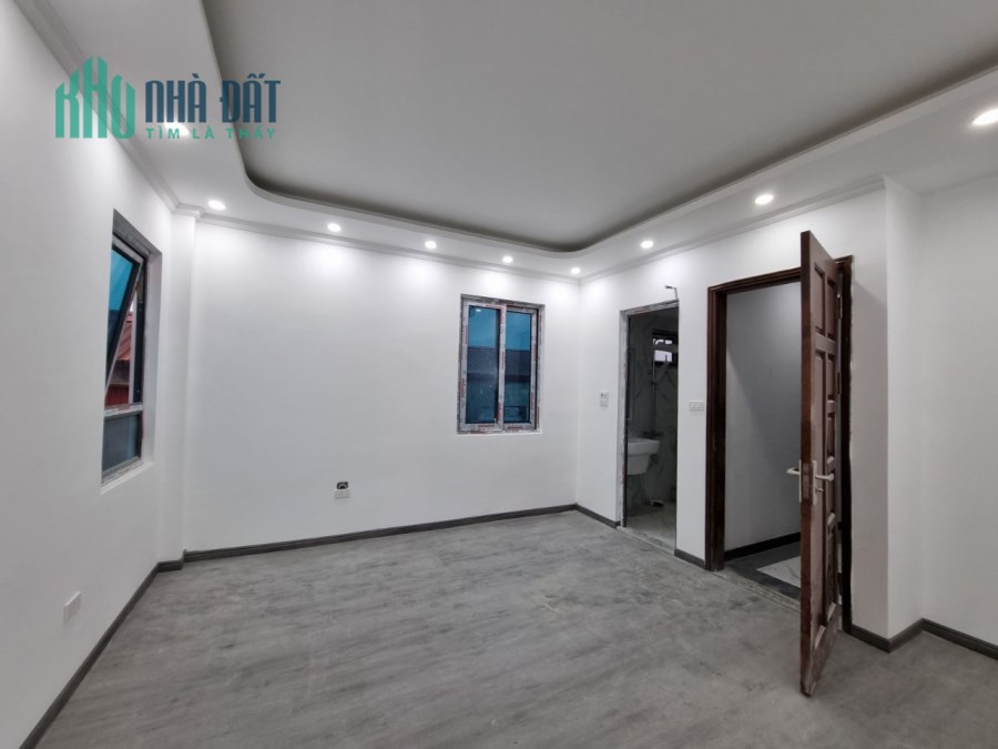 Chỉ 3 tỷ hơn có nhà mới Khương Hạ 33mx5 tầng xây mới.Ngõ nông thoáng cách ô tô 15m.Cần tiền bán gấp