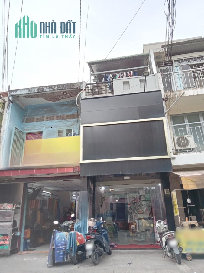 Nhà Nở hậu, vị trí đẹp Mặt tiền Đặng Chất P3 Q8 - Giá: 11 tỷ TL