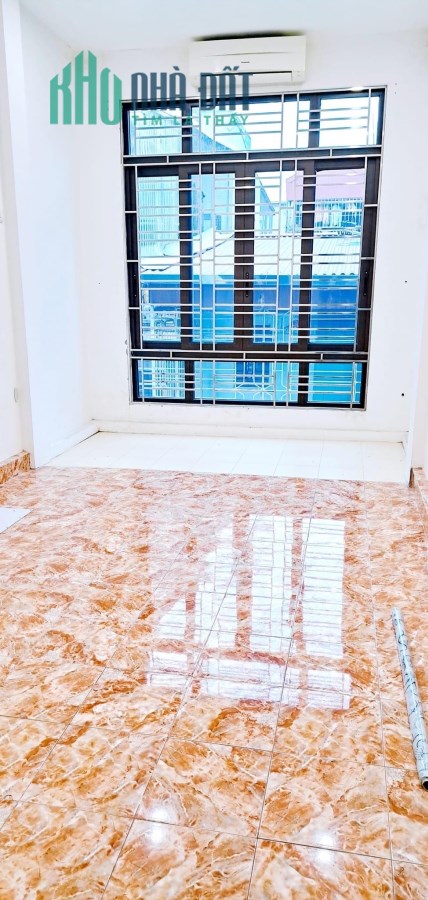 QUÁ HIẾM Nhà Tản Đà Nguyễn Trãi 45m2 chỉ 4,25 tỷ dân xây siêu đẹp ngõ đẹp ở sướng. LH Công
