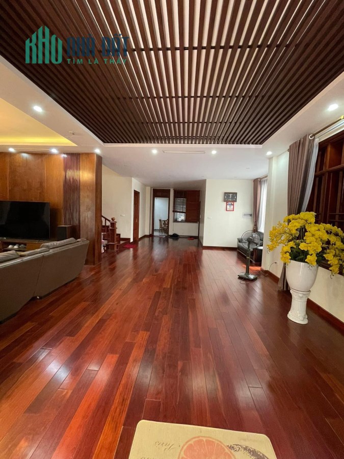 Lô góc, mặt đường Láng Đống Đa, 106m2, 5T, KD, nhà đẹp nội thất gỗ quý, ở luôn