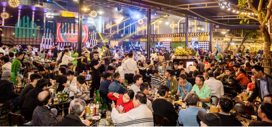 .Cho Thuê mặt bằng Lô Góc Hoàng Thị Loan, 300m2, tặng 3 tháng