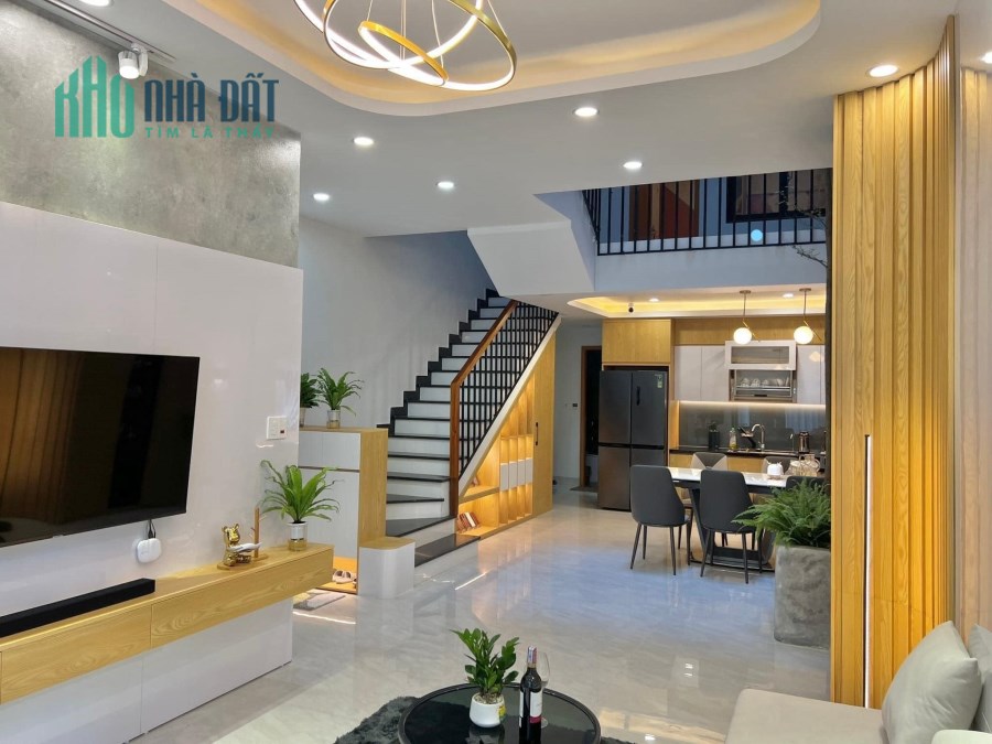 Bán nhà Nguyễn Văn Cừ, Long Biên 50m2* 5 Tầng, Giá 5,85 TỶ. ô tô 7 chỗ đỗ cửa.