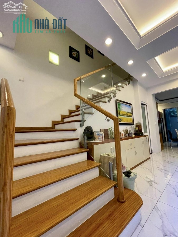 Bán gấp nhà ngõ 173 Hoàng Hoa Thám giá 4.55 tỷ, 30m x 6T, ở luôn , có Thang Máy