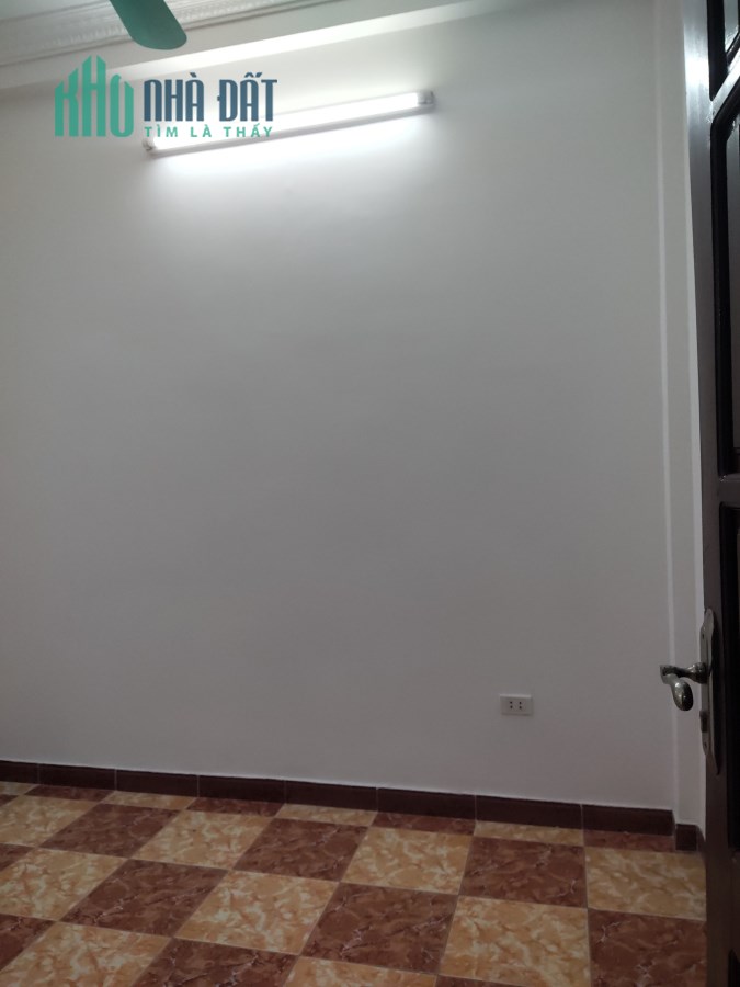 Bán nhà riêng  ngõ 251 Phố Hạ Yên Quyết, Nguyễn Khang dt 37 m2 x 5 t đẹp giá 4,2 tỷ
