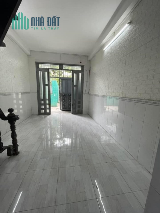 Cần Bán Nhà Nở Hậu - Cách Mặt Tiền Đường Nguyễn Văn Linh Chỉ 15m - Chỉ Với 3,Xx Tỷ - Quận 7.