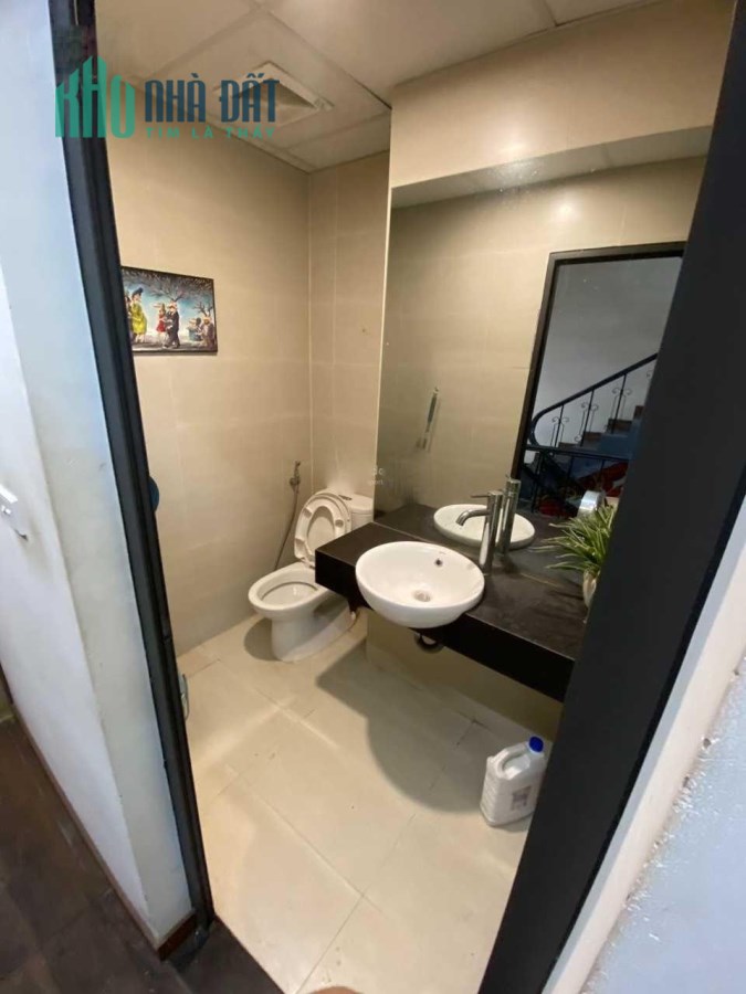 Cho thuê nhà MP Mai Hắc Đế, Dtich 100m x 7 tầng, MT 6m, thang máy, thông sàn, 90tr