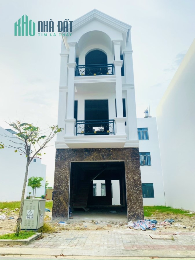 Bán nhà 1 trệt 2 lầu ngay trung tâm hành chính tỉnh Bình Dương, liền kề KCN Visip 2A